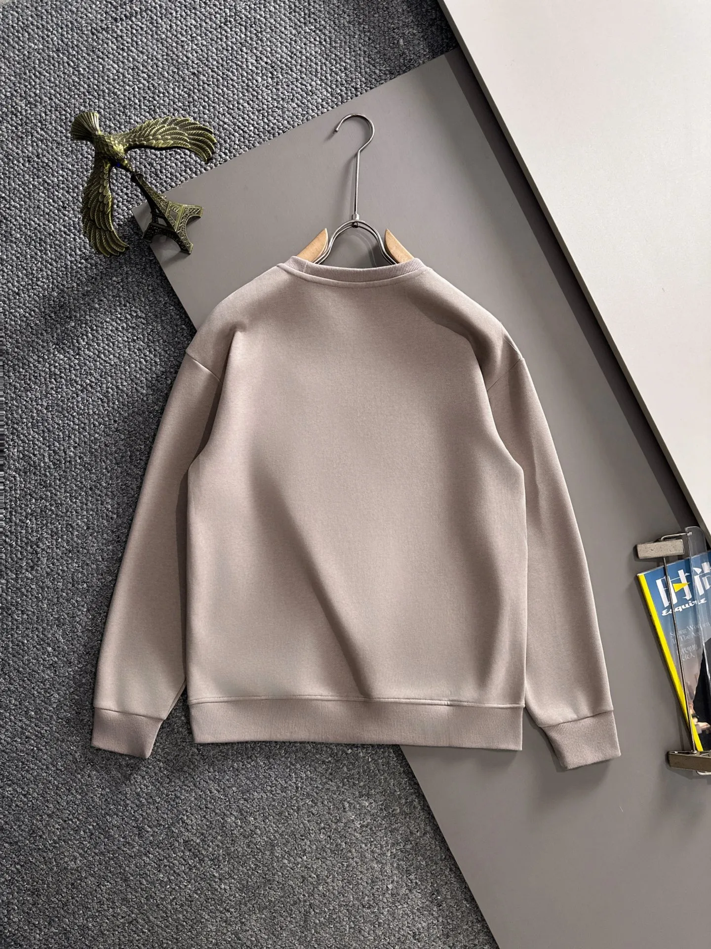 P360 Stone Island's exclusive first release of 25ss autumn and winter new round neck long-sleeved sweatshirts for men and women. Many celebrities share the same style. Craftsmanship that cannot be copied by ordinary small workshops. We are not afraid of any challenges in terms of materials, detail restoration and craftsmanship, just to provide you with wonderful products. Compare the top original versions at will. No expense is spared just to do better. Unique imported fabric feel. Purely imported German machine production. Precision operation. Thousands of needles density. Full set of new accessories with three standards for simultaneous customization. The upper body is versatile and fashionable. A perfect choice for autumn and winter. A must-have item. Size chart: m-4XL (Please state your height and weight when placing an order.